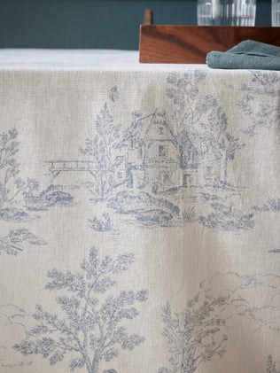 Jouy-inspired woven cotton tablecloth with linen-look
