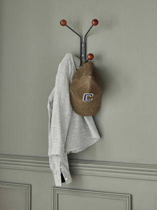 Alice metal coat rack with 4 wooden balls